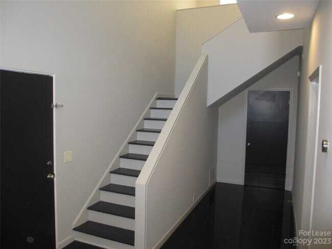 Building Photo - 501 Fenton Pl