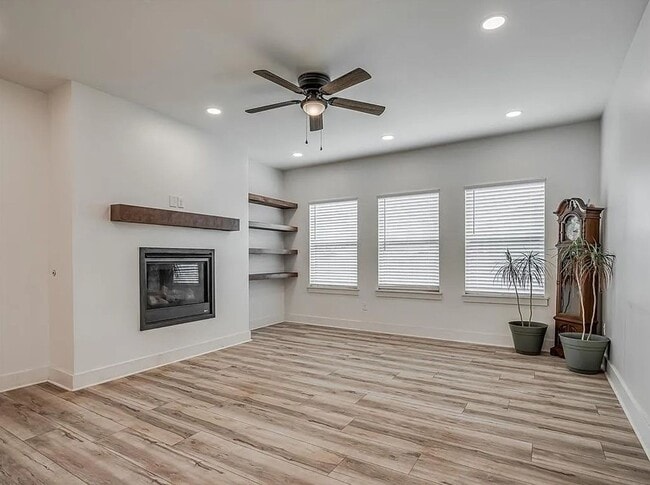 Foto del edificio - 1413 Zachary Ln