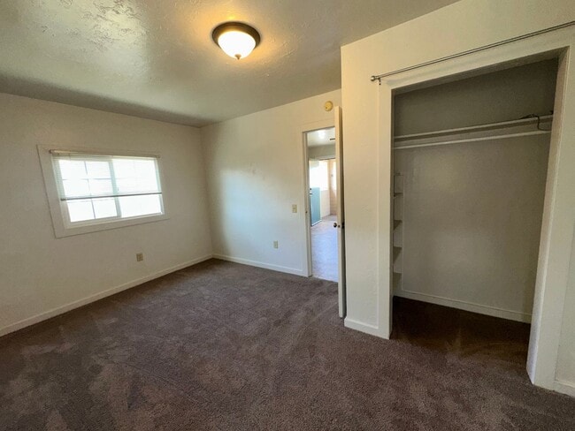 Building Photo - 2108.5 3rd St