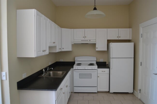 Building Photo - 1375 North Ave