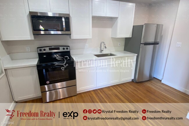 Foto del edificio - 3 br, 2 bath Triplex - 1765 Los Feliz Driv...