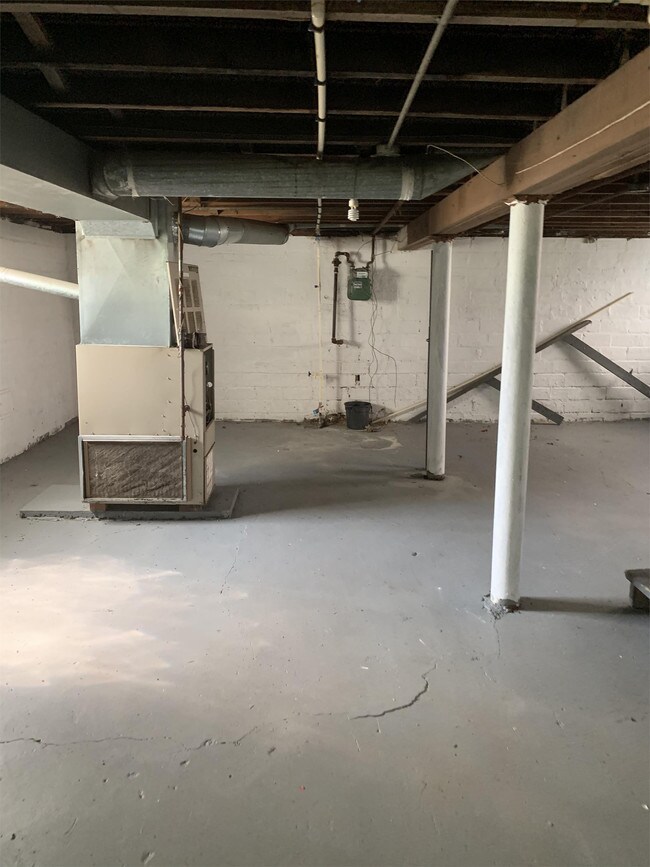 Building Photo - 11805 Castlewood Ave