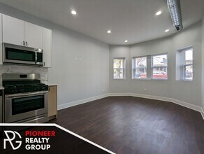 Building Photo - 2171 W Wilson Ave