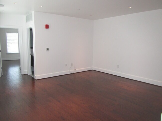 Living Area-image 2 - 1252 Wisconsin Ave NW