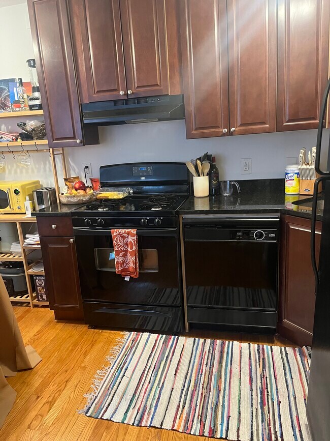 Foto del edificio - 145 Endicott St