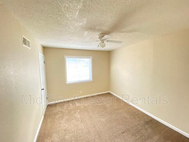Building Photo - 4246 Cottonwood Rd