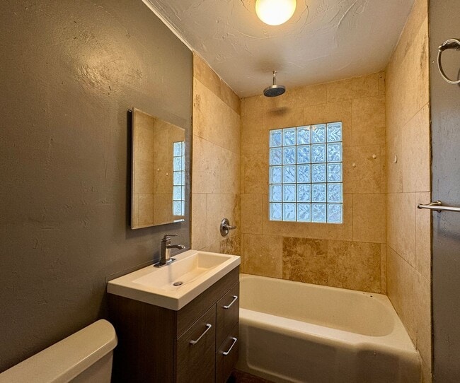 Building Photo - Newly Renovated 3 Separate Dwelling property in Denver! Available NOW