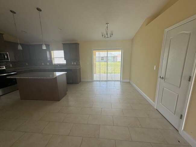 Building Photo - Spacious 4BR/2BA Home in Oaks at Ocala Cro...
