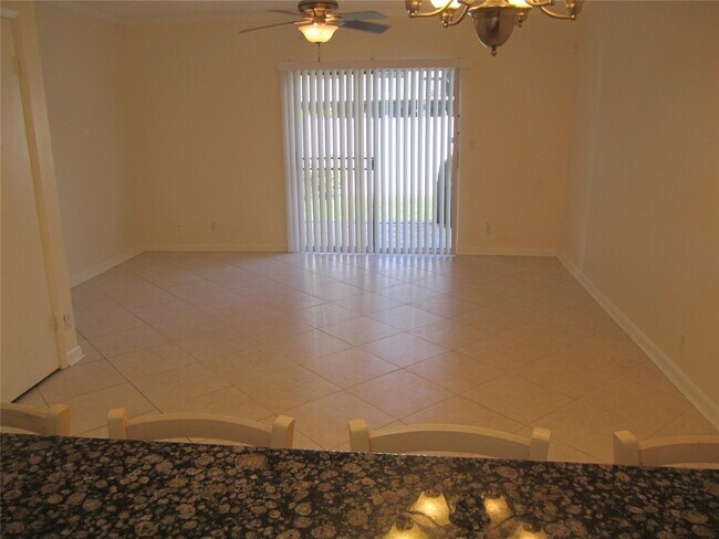 Foto del edificio - 2859 NE 15th St