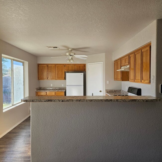 Building Photo - Solar home for Rent!