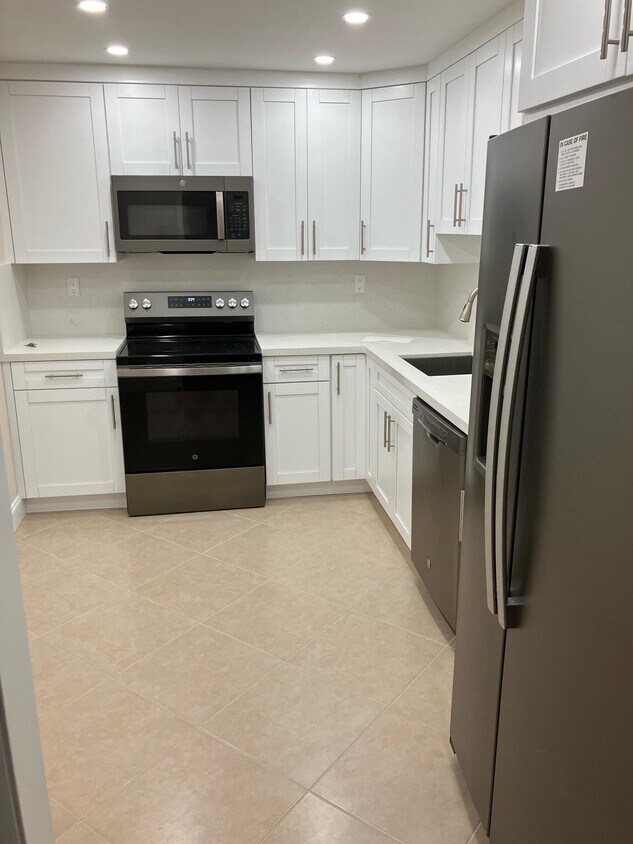 Foto principal - 10777 W Sample Rd