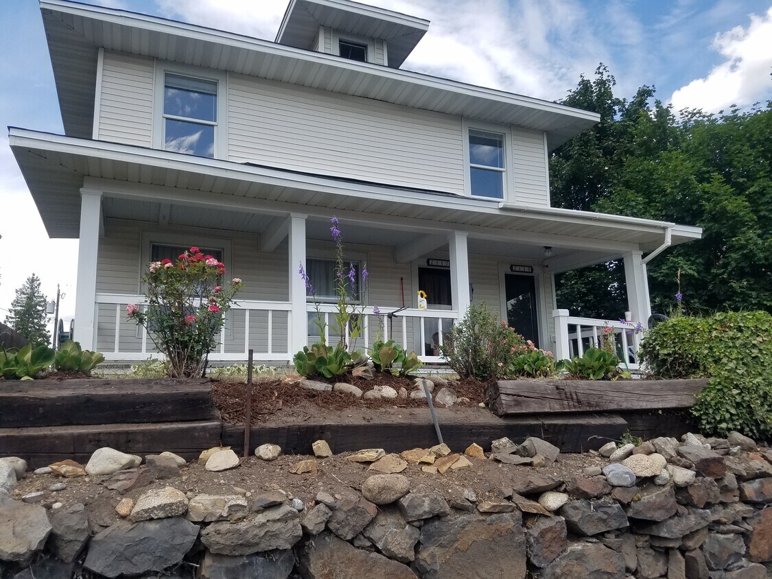 Foto principal - 2117 E Providence Ave