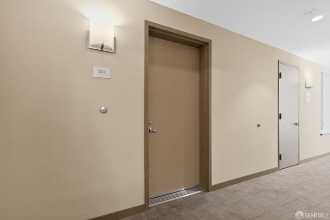 Building Photo - 10 Innes Ct