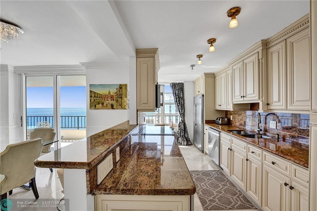 Fort Lauderdale, 
                        , –