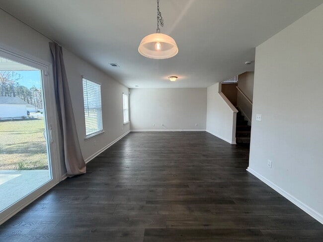 Building Photo - Four Bedroom Home in Heritage New Riverside!