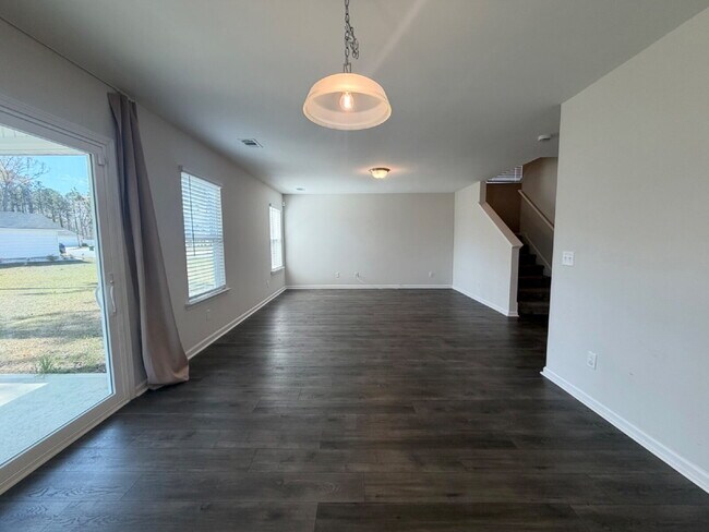 Foto del edificio - Four Bedroom Home in Heritage New Riverside!
