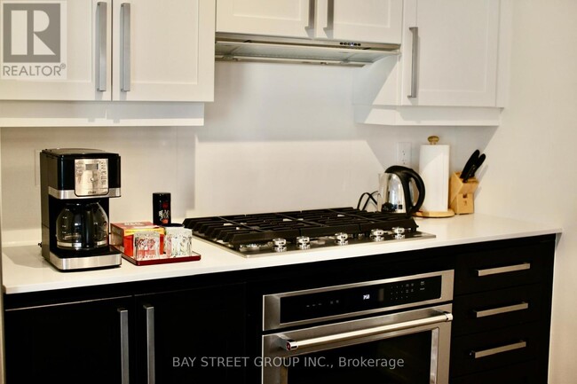 Photo du bâtiment - 4050-4050 Parkside Village Dr