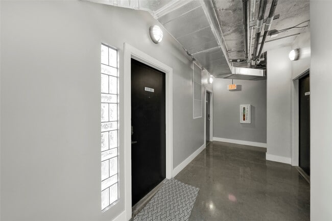 Building Photo - 2000 Bagby St