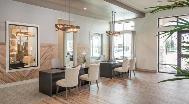 Foto del edificio - 12111 S Main St