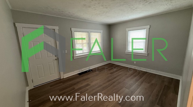 Building Photo - Charming 2-Bedroom Home