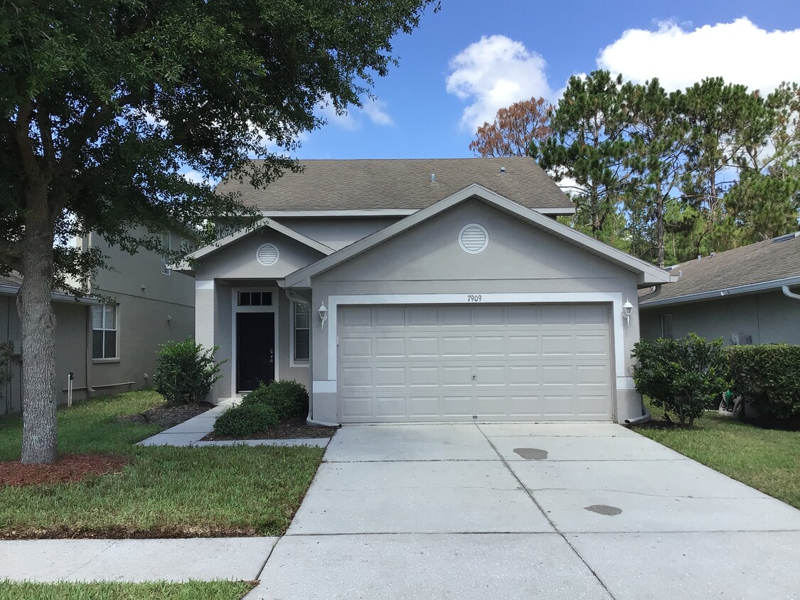 Foto principal - 7909 Foxgrove Drive
