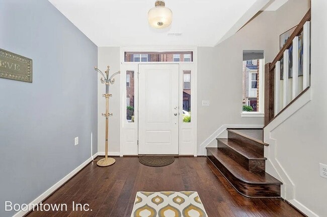 Building Photo - 3 br, 2.5 bath House - 1421 Trafalgar Lane