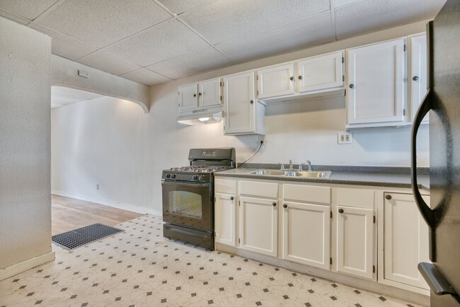 Building Photo - 1623 Cereal St