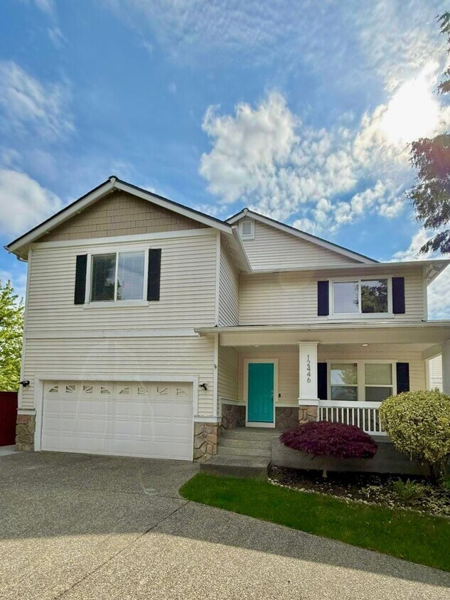 Foto principal - Spacious 4-Bedroom Berkshire Glen Home wit...