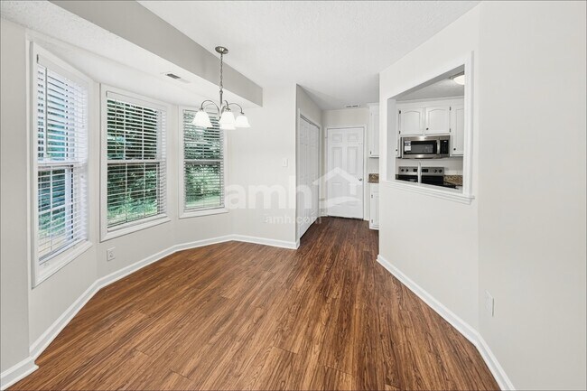 Building Photo - 210 Kilmer Ln