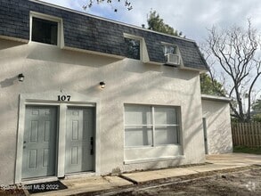 Building Photo - 107 Woodland Dr