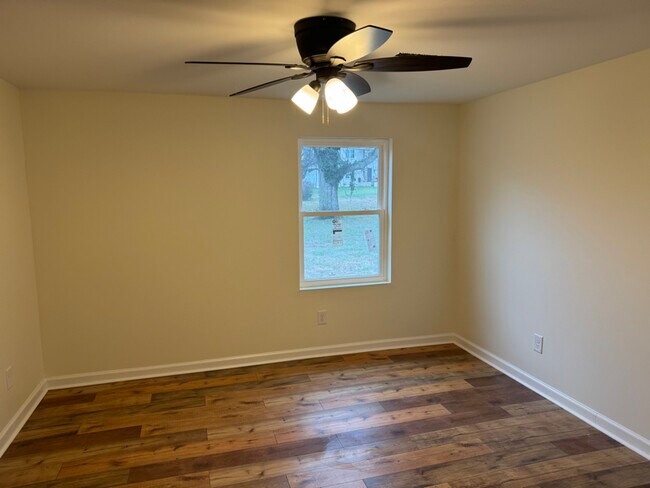 Foto del edificio - 330 Fountainhead Rd