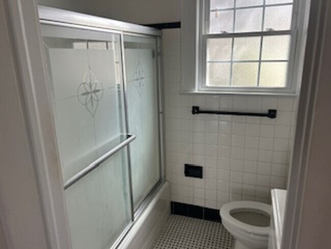 Foto del edificio - Quiet Downtown property