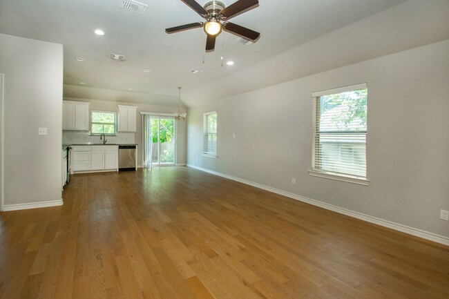 Foto del edificio - House for Lease in Sherman