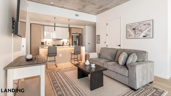 Building Photo - 143 E Commerce St