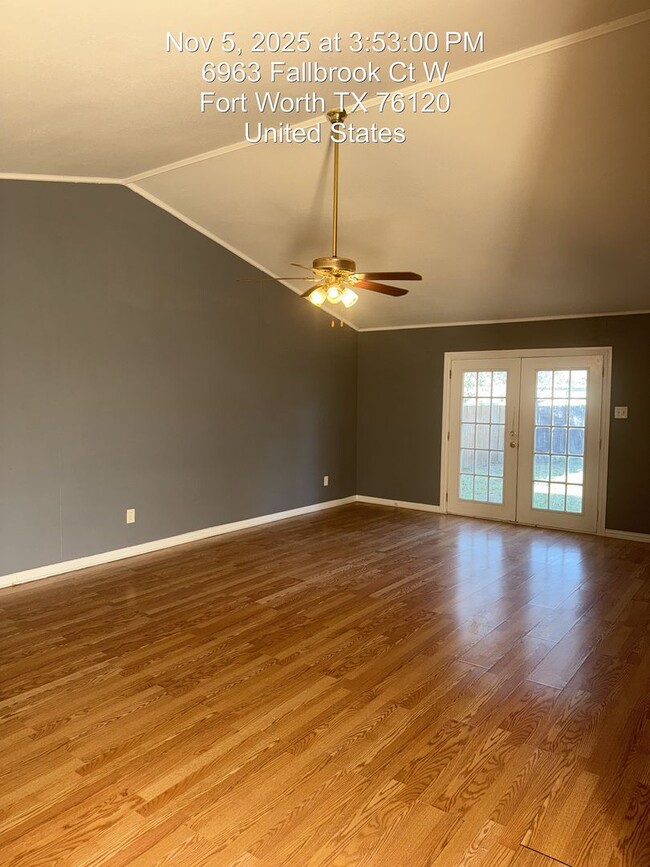 Foto del edificio - 6963 Fallbrook Ct W