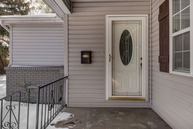 Building Photo - 3863 S Broadway Ave