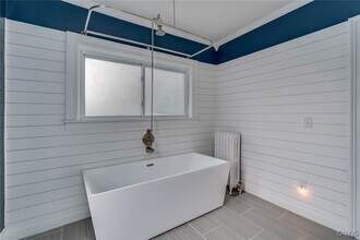 Building Photo - 121 Haley St