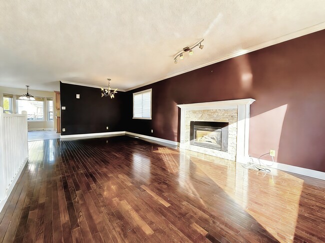 Building Photo - 9209-9213 213 St