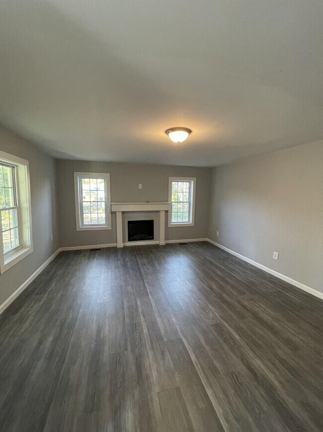 Building Photo - 711 GA-162