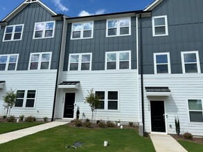 Building Photo - 1466 Hasse Ave