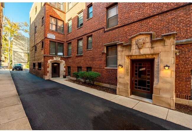 Building Photo - 1132 Maple Ave