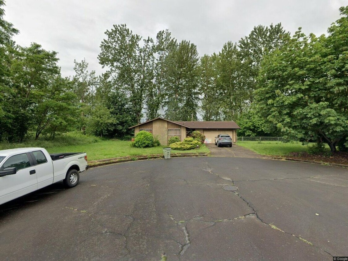 Building Photo - Spacious 3/Bedroom-1/Bathroom Home In NE E...