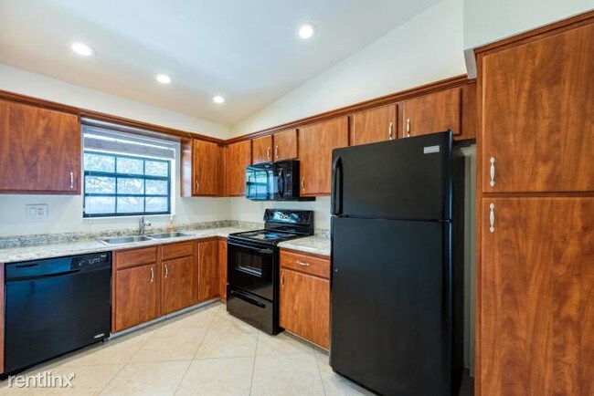 Building Photo - 2900 Olivewood Terrace