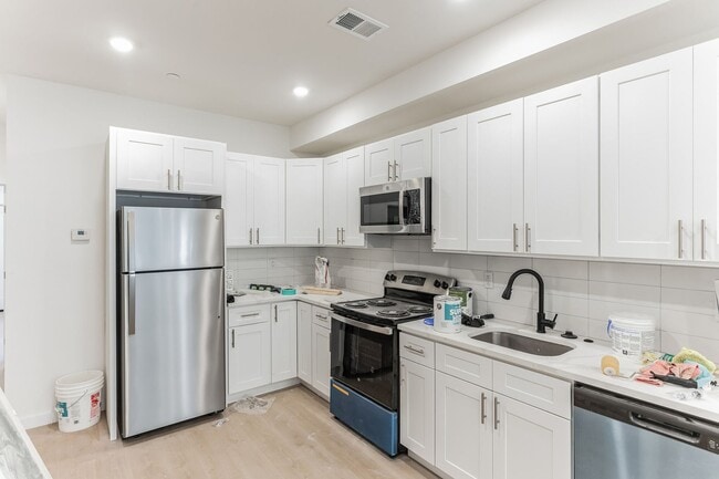 Photo - 812 N Holly St Apartment