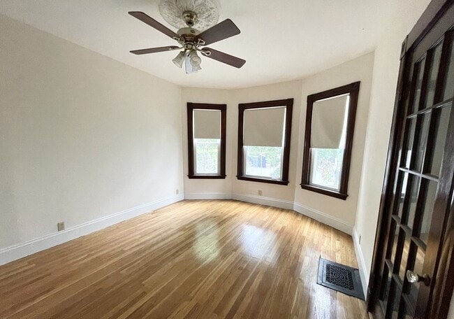 Foto del edificio - 72 Roseclair St