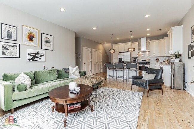 Foto del edificio - 3215 N Elston Ave
