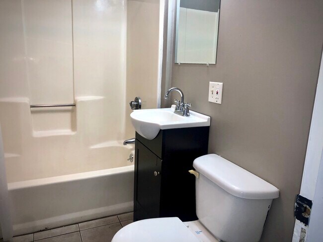 Building Photo - Pets Welcome! Spacious 2BR w/ Double Parlo...