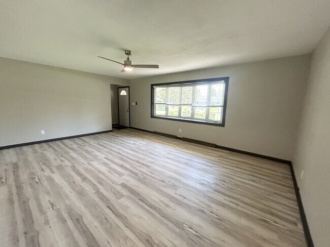 Foto del edificio - N54W15356 Beaver Dr