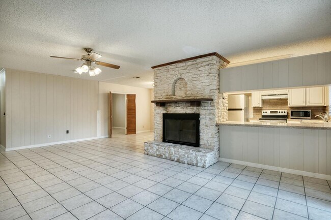 Building Photo - 8201 Texas Plume Rd