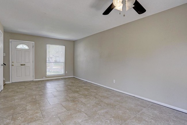 Building Photo - 1412 Silverpines Rd